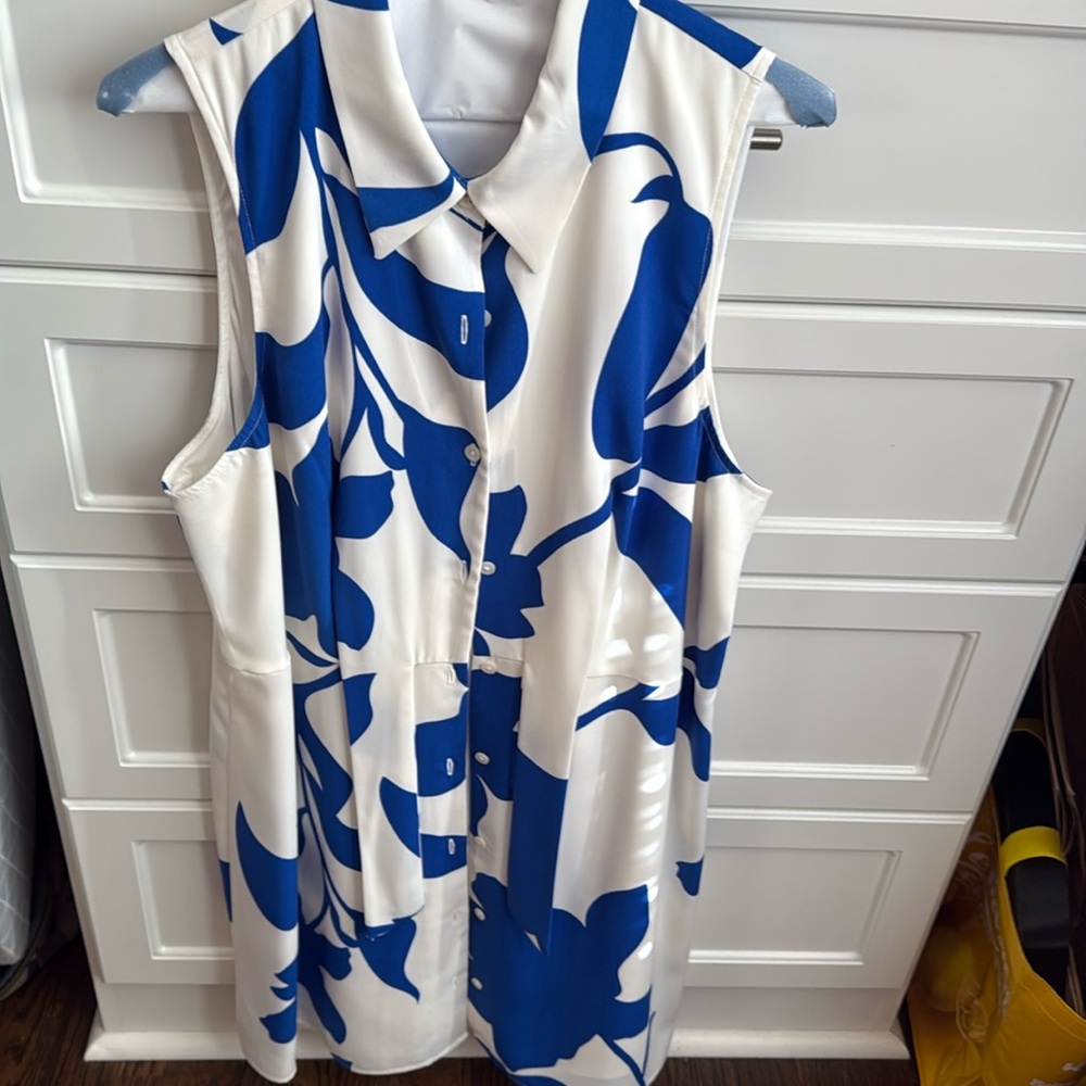 Nine W. dress in white and royal blue